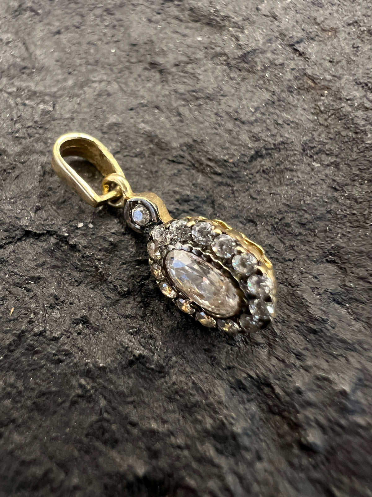 585 Gold Anhänger Vintage Flower Gelbgold • ovaler Zirkonia • 14 Karat