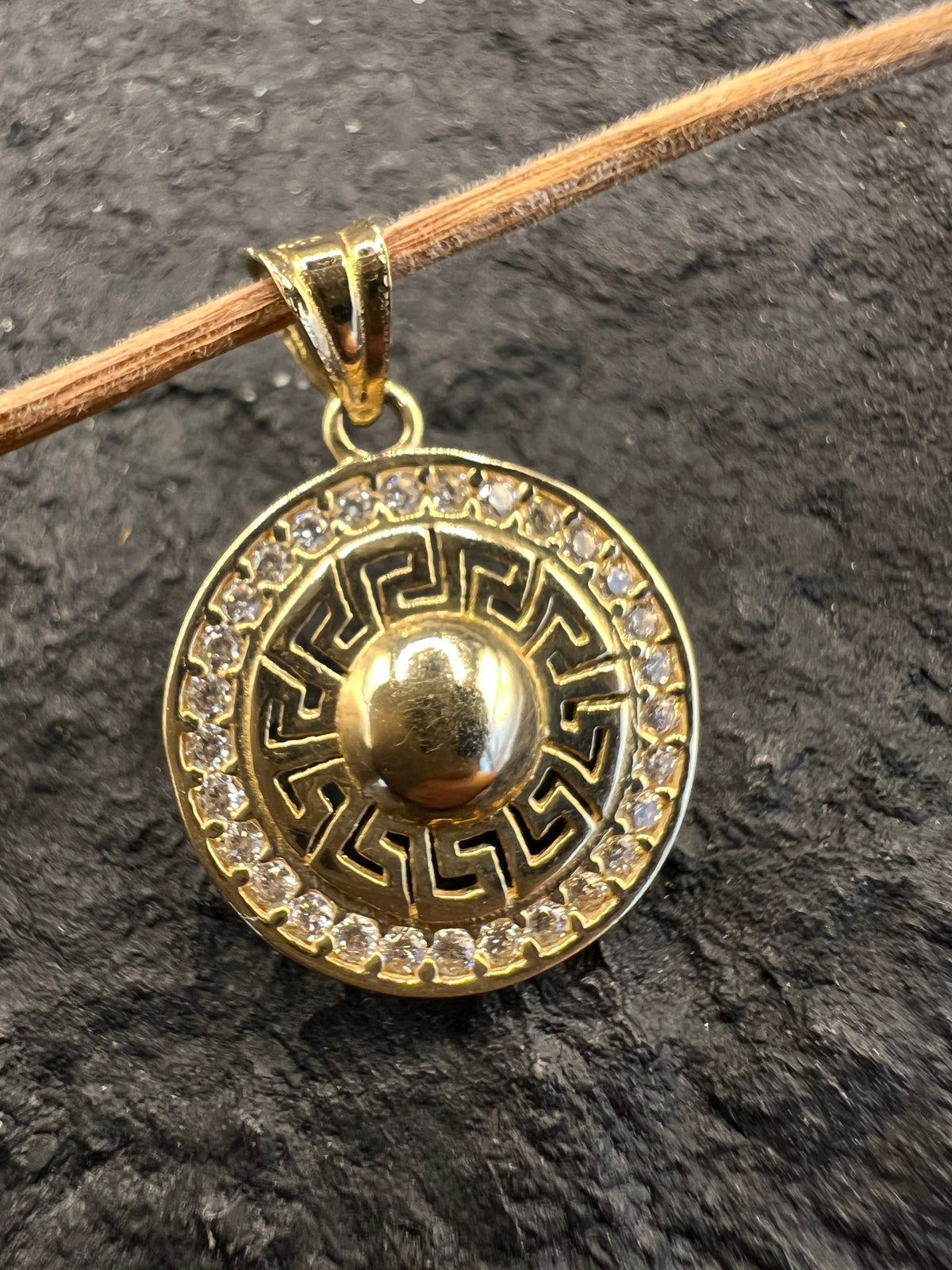 585 Gold Anhänger • Antik-Design mit Mäander-Muster • 14 Karat • weiße Zirkonia