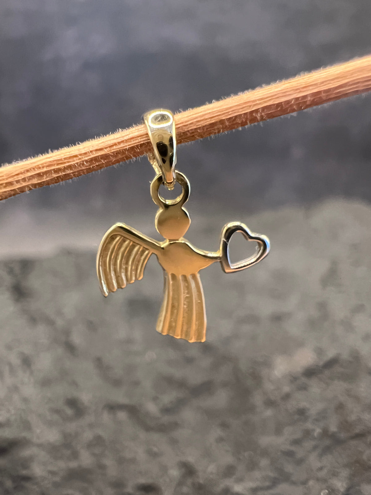 585 Gold Anhänger • Schutzengel mit Herz • 14 Karat • Bicolor • Love