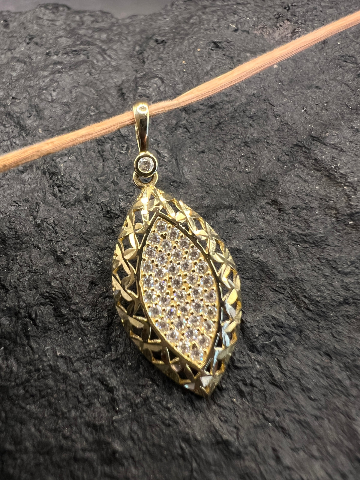 585 Gold Anhänger • Modern • Gelbgold • Zirkonia
