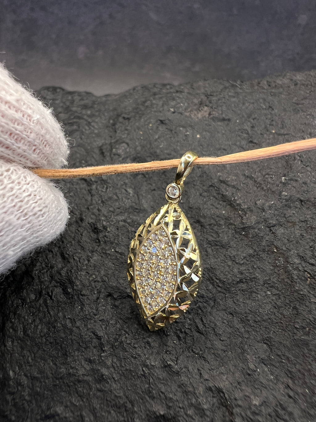 585 Gold Anhänger • Modern • Gelbgold • Zirkonia