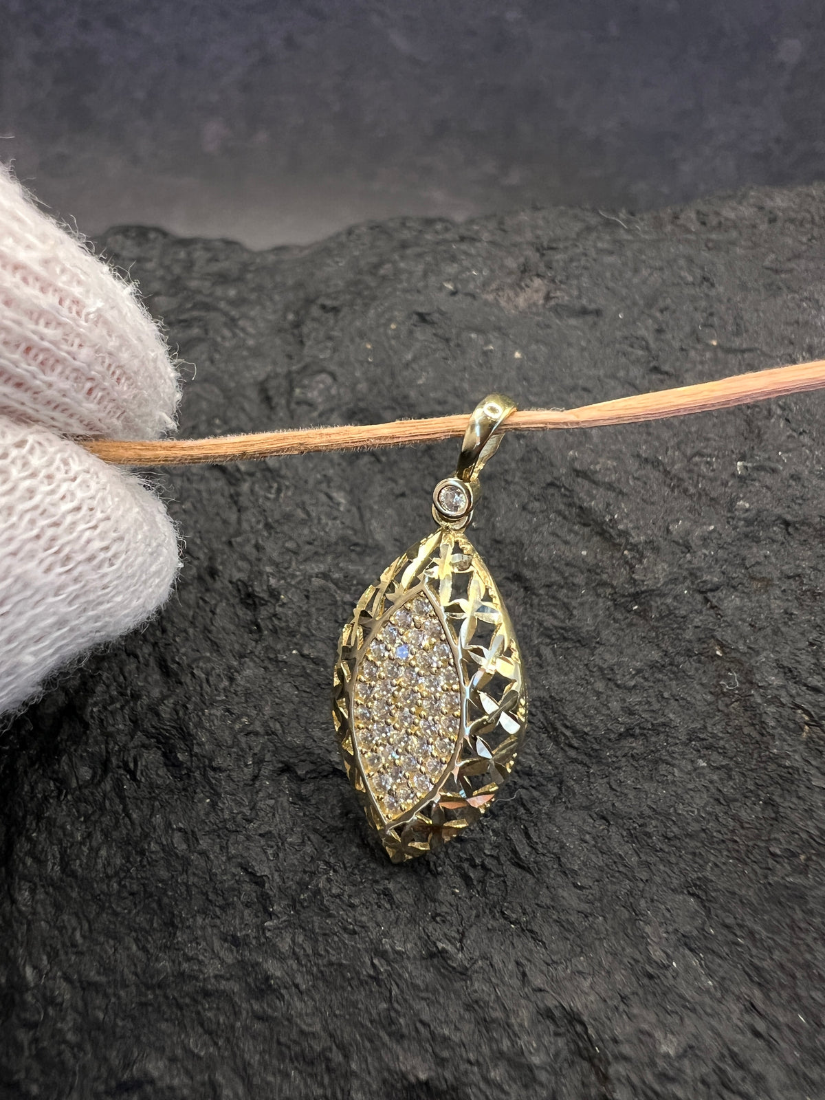 585 Gold Anhänger • Modern • Gelbgold • Zirkonia