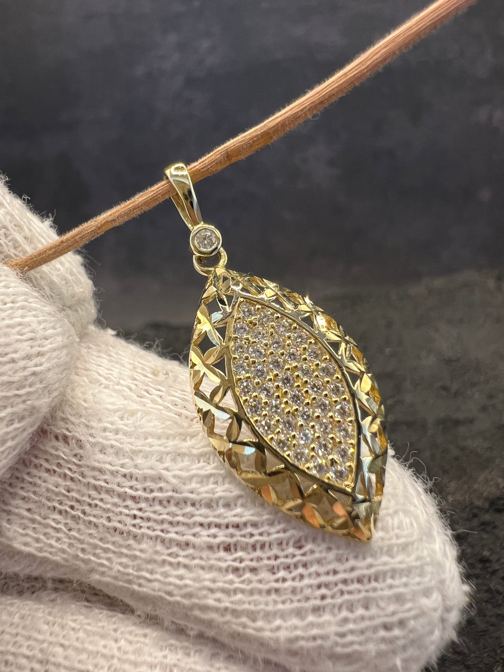 585 Gold Anhänger • Modern • Gelbgold • Zirkonia