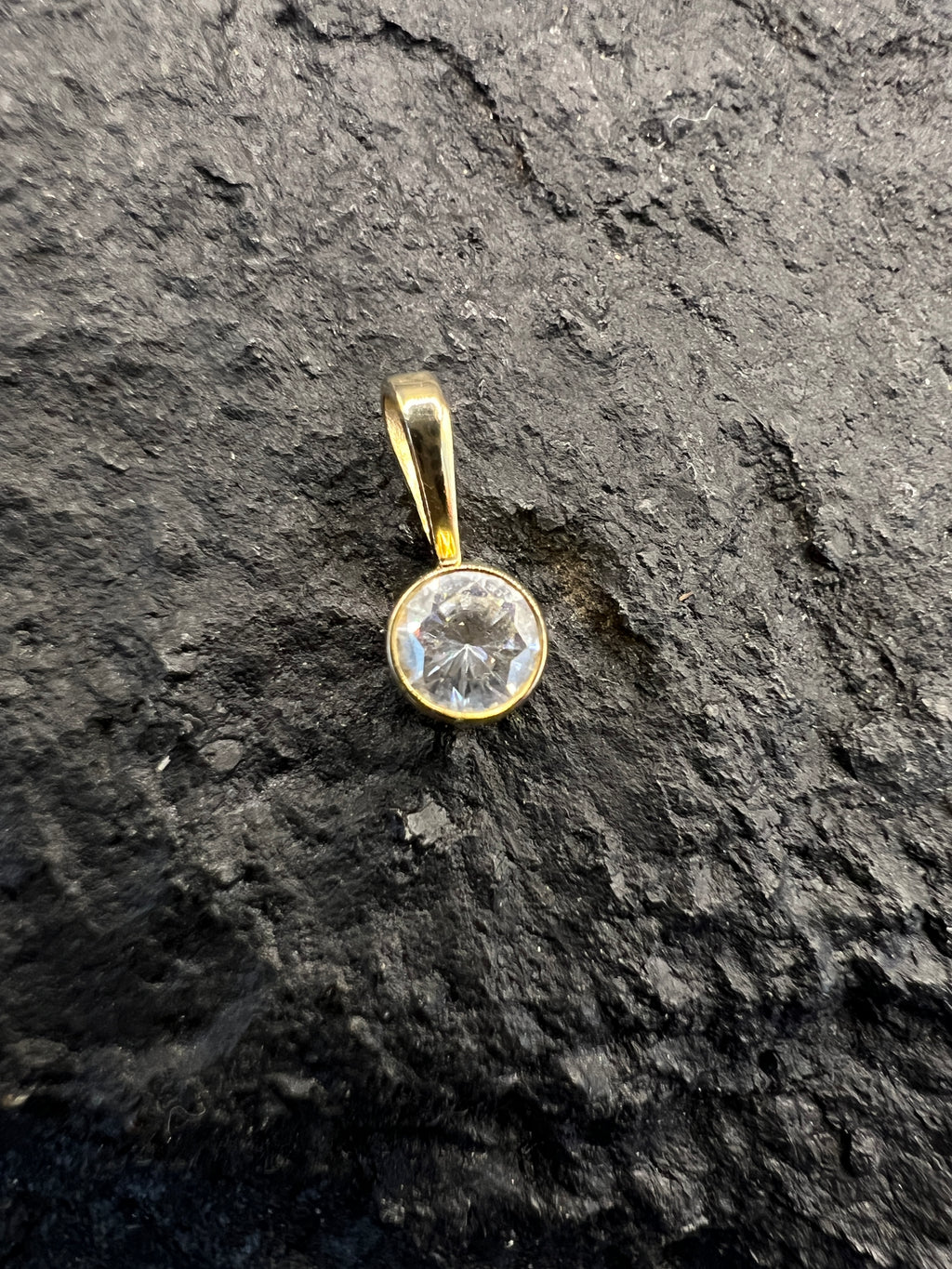 333 Gold Anhänger „Goldene Lichtperle“ • Zirkonia • 8 Karat