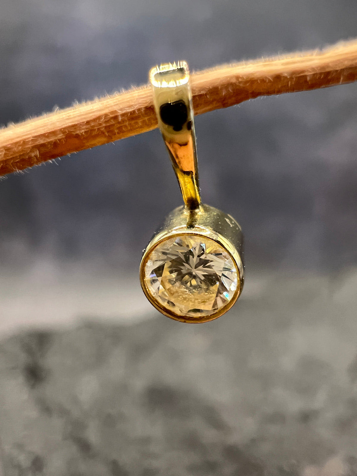 333 Gold Anhänger „Goldene Lichtperle“ • Zirkonia • 8 Karat