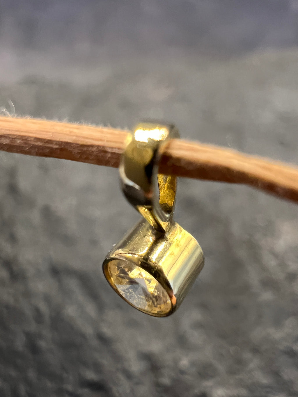 333 Gold Anhänger „Goldene Lichtperle“ • Zirkonia • 8 Karat