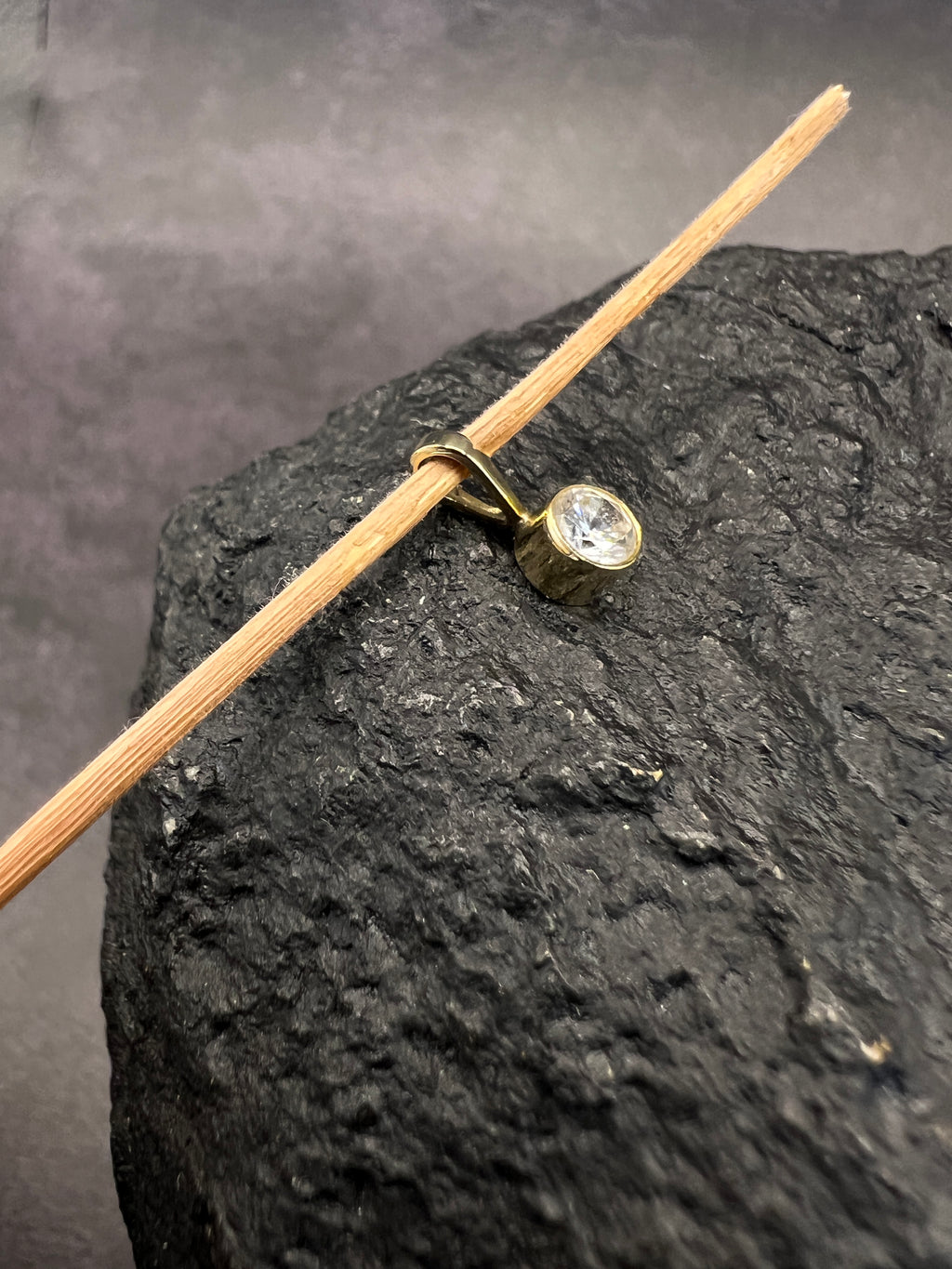 333 Gold Anhänger „Goldene Lichtperle“ • Zirkonia • 8 Karat