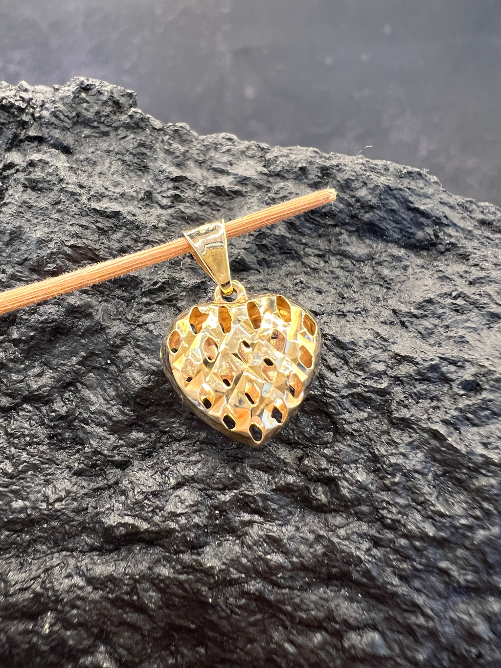 Goldenes Herzenslicht · 333 Gold Anhänger · Gelbgold · Herz