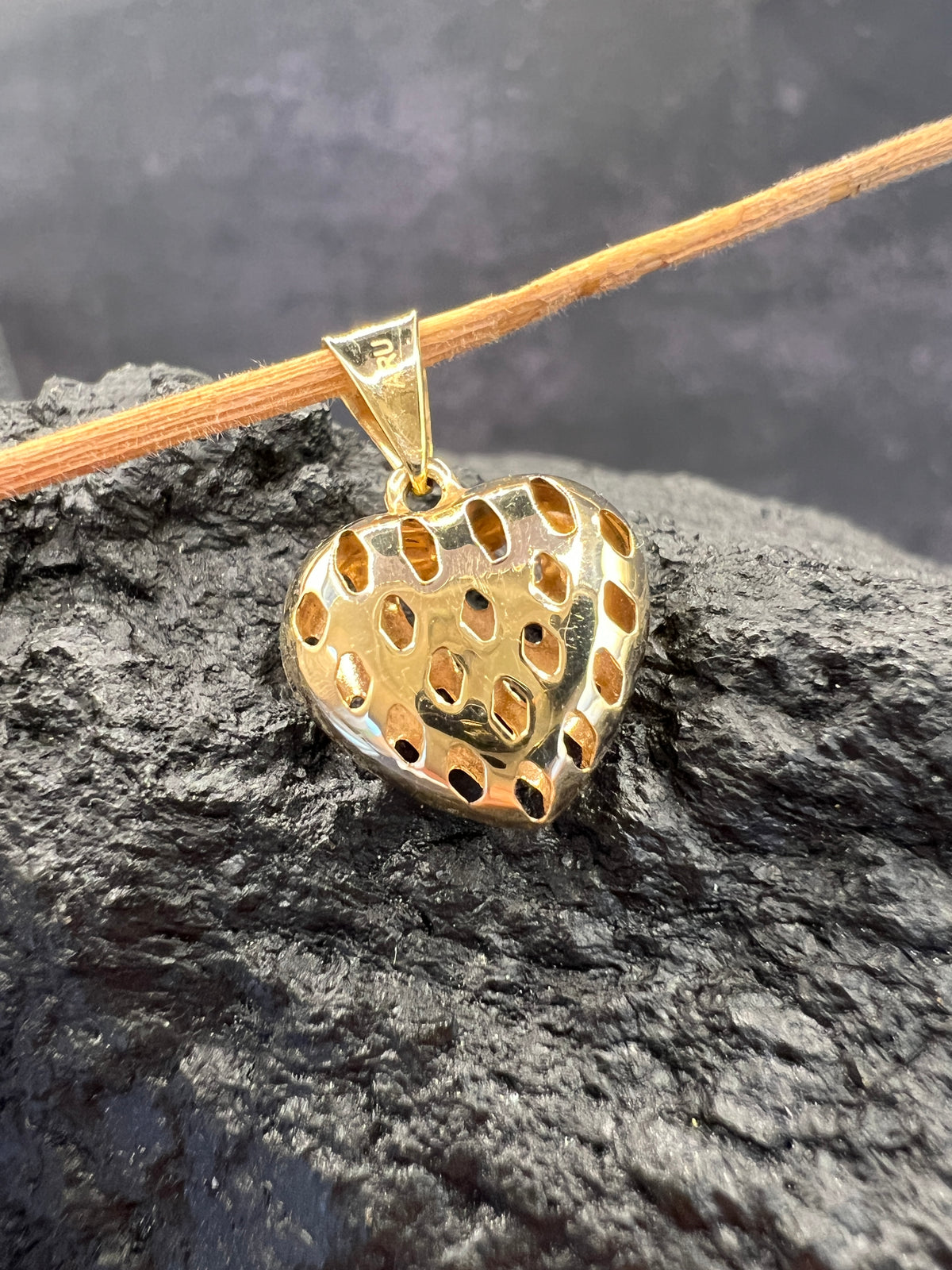 Goldenes Herzenslicht · 333 Gold Anhänger · Gelbgold · Herz