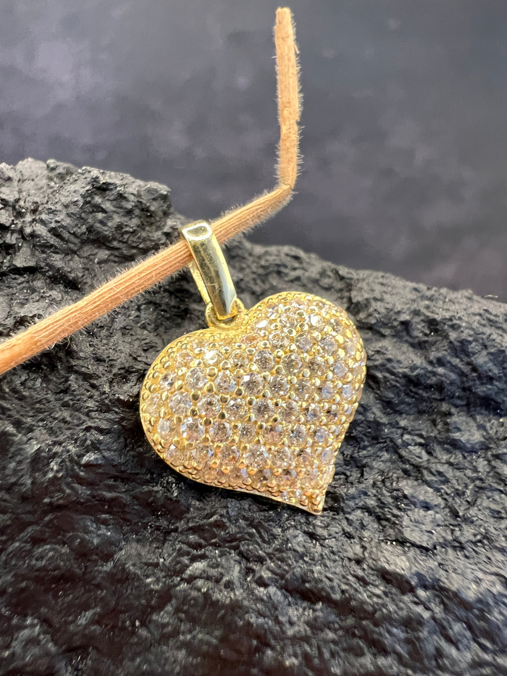 Herz voller Funkeln · 585 Gold Anhänger · Gelbgold · Zirkonia