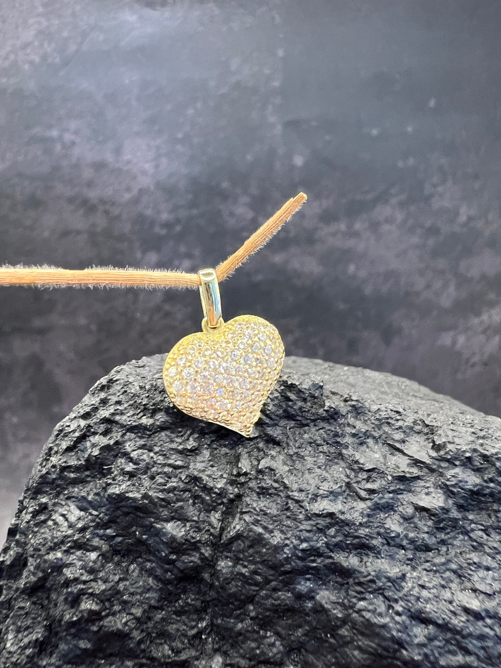Herz voller Funkeln · 585 Gold Anhänger · Gelbgold · Zirkonia