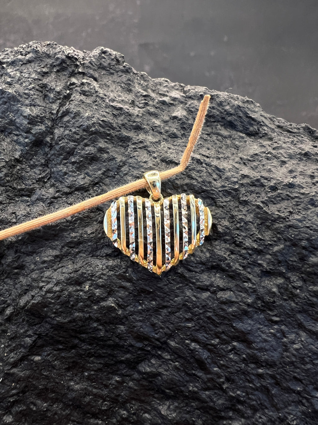 Goldenes Herzspiel · 585 Gold Anhänger · Bicolor · Herz