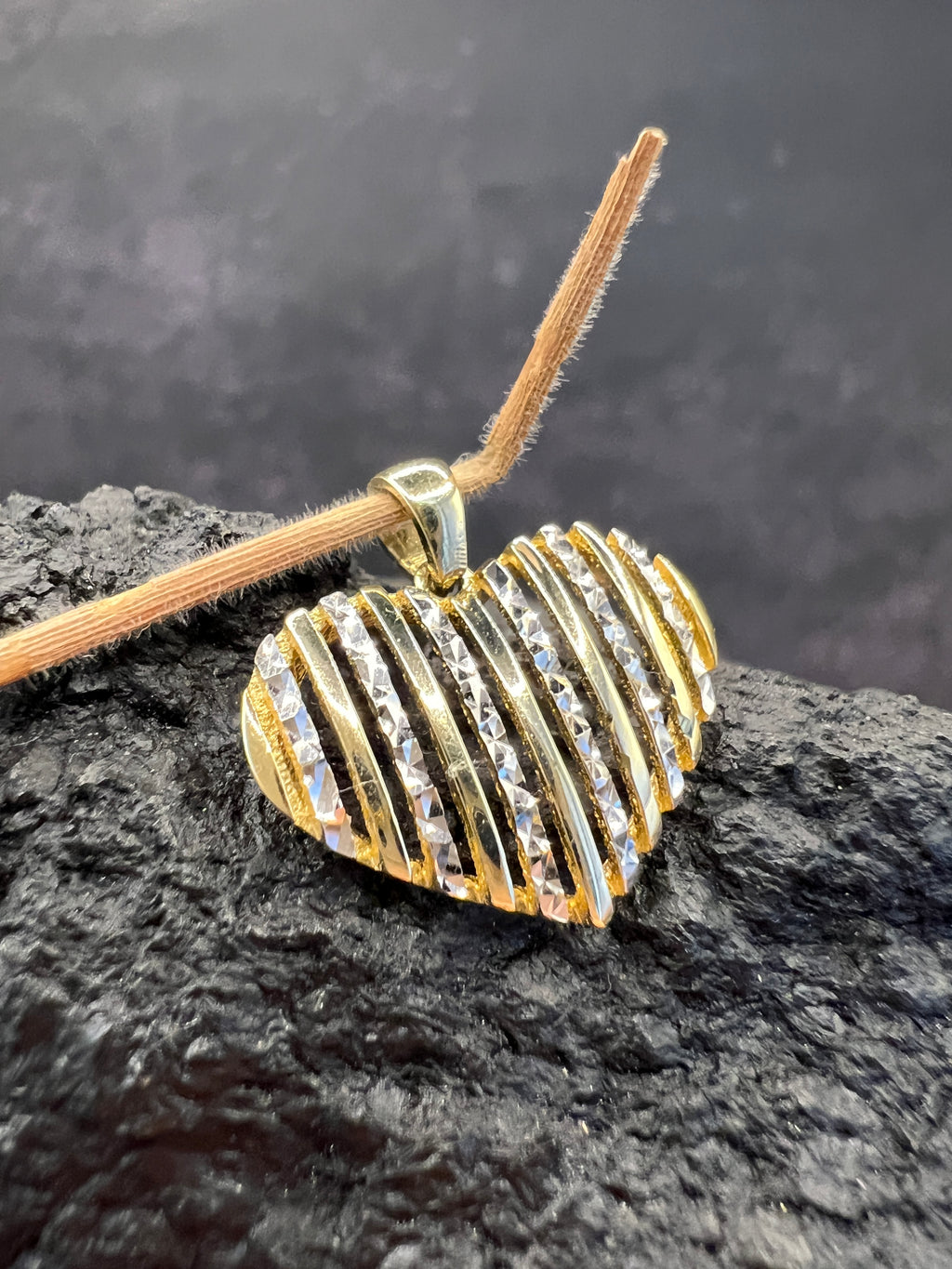 Goldenes Herzspiel · 585 Gold Anhänger · Bicolor · Herz