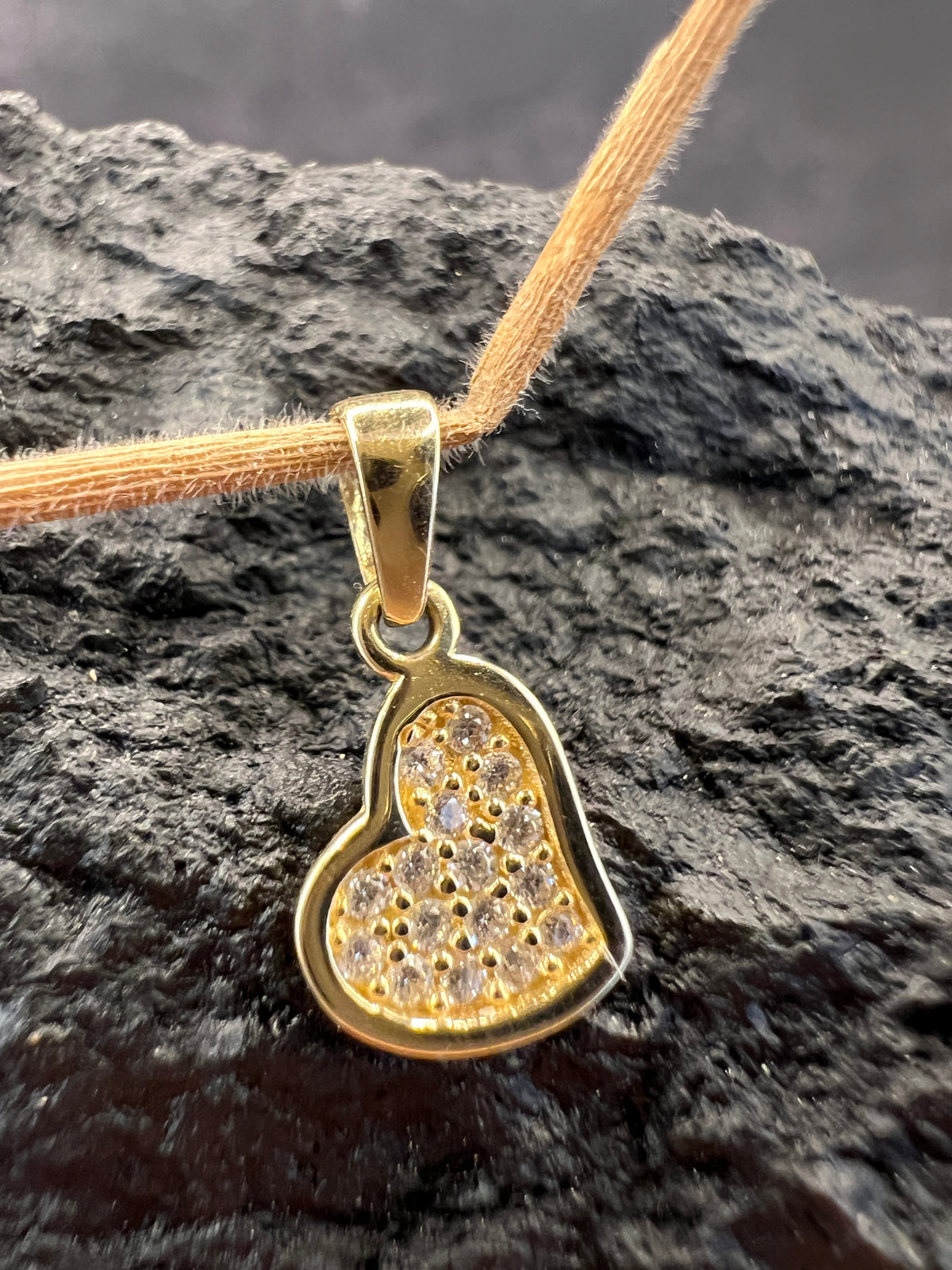 Herz voller Funkeln · 585 Gold Anhänger · Gelbgold · Zirkonia