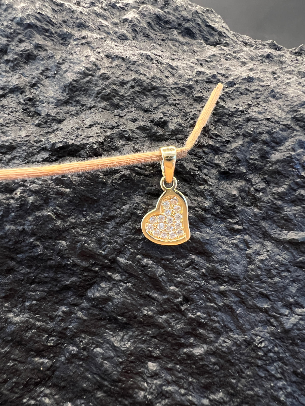 Herz voller Funkeln · 585 Gold Anhänger · Gelbgold · Zirkonia