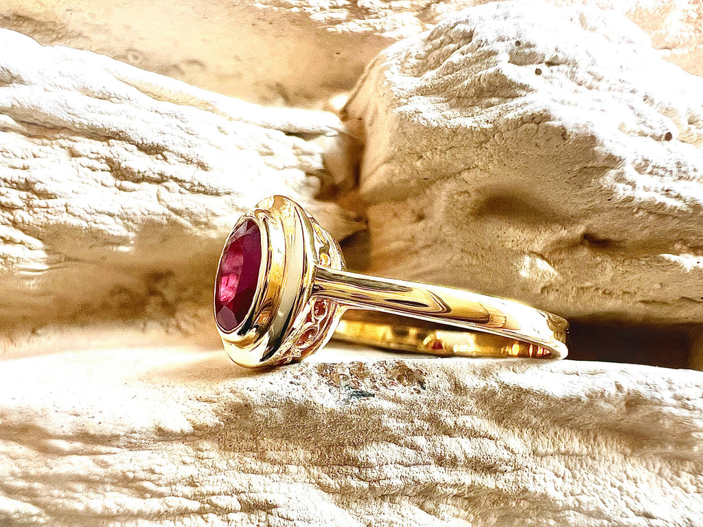 Luxus-Unikat Rubinring „Vintage" – 585er Gelbgold mit Rubin & Diamanten - UNIKAT