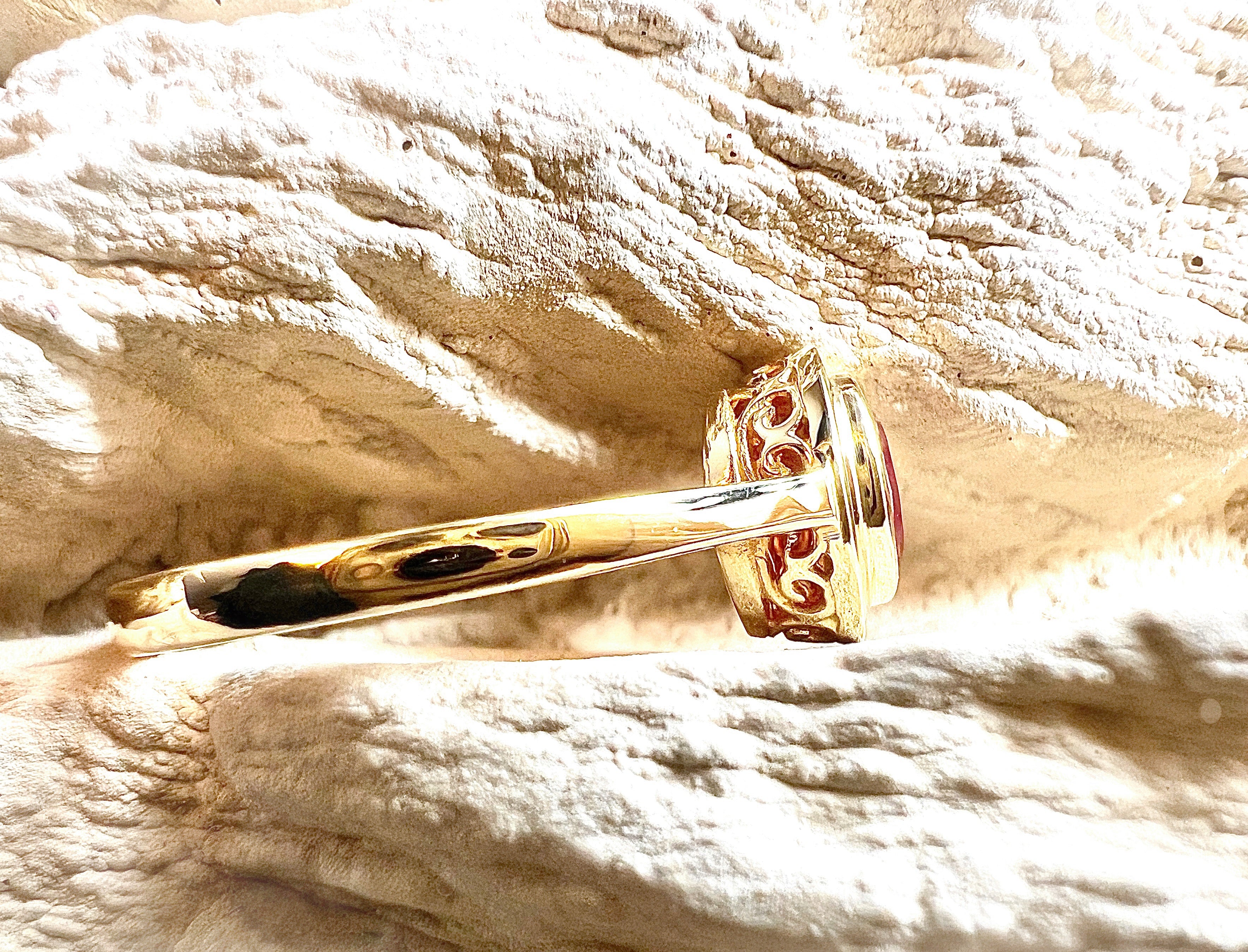 Luxus-Unikat Rubinring „Vintage" – 585er Gelbgold mit Rubin & Diamanten - UNIKAT
