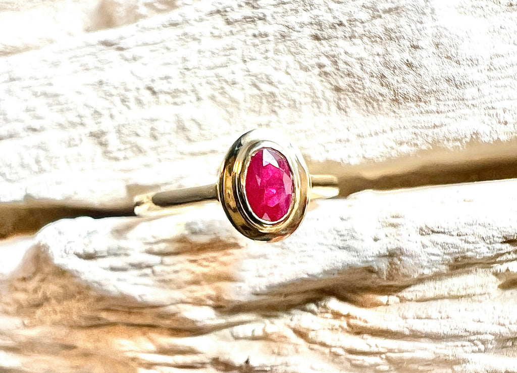 Luxus-Unikat Rubinring „Vintage" – 585er Gelbgold mit Rubin & Diamanten - UNIKAT