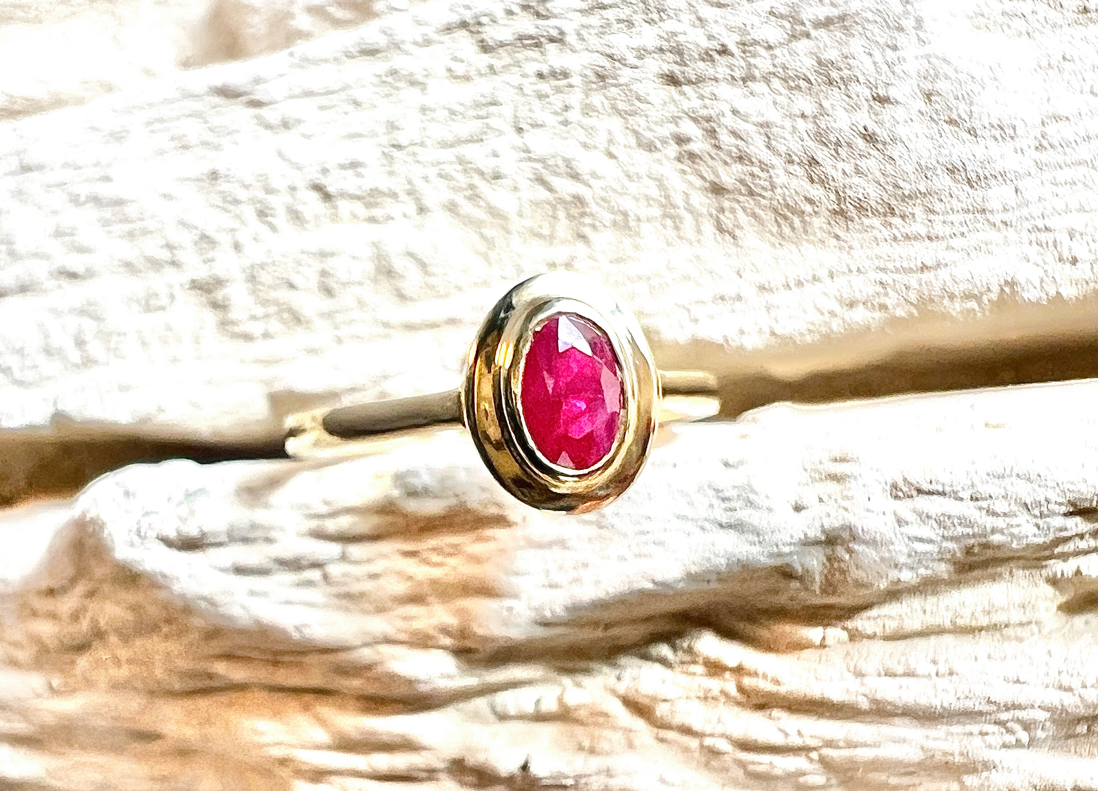 Luxus-Unikat Rubinring „Vintage" – 585er Gelbgold mit Rubin & Diamanten - UNIKAT