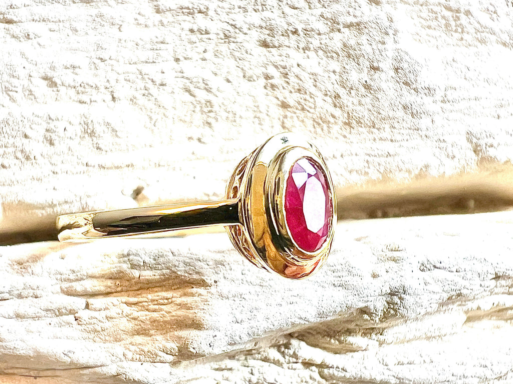 Luxus-Unikat Rubinring „Vintage" – 585er Gelbgold mit Rubin & Diamanten - UNIKAT