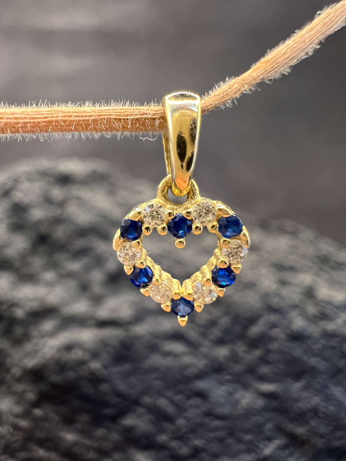 585 Gold · Anhänger · Herzanhänger · little Love · weiß/blaue Zirkonia