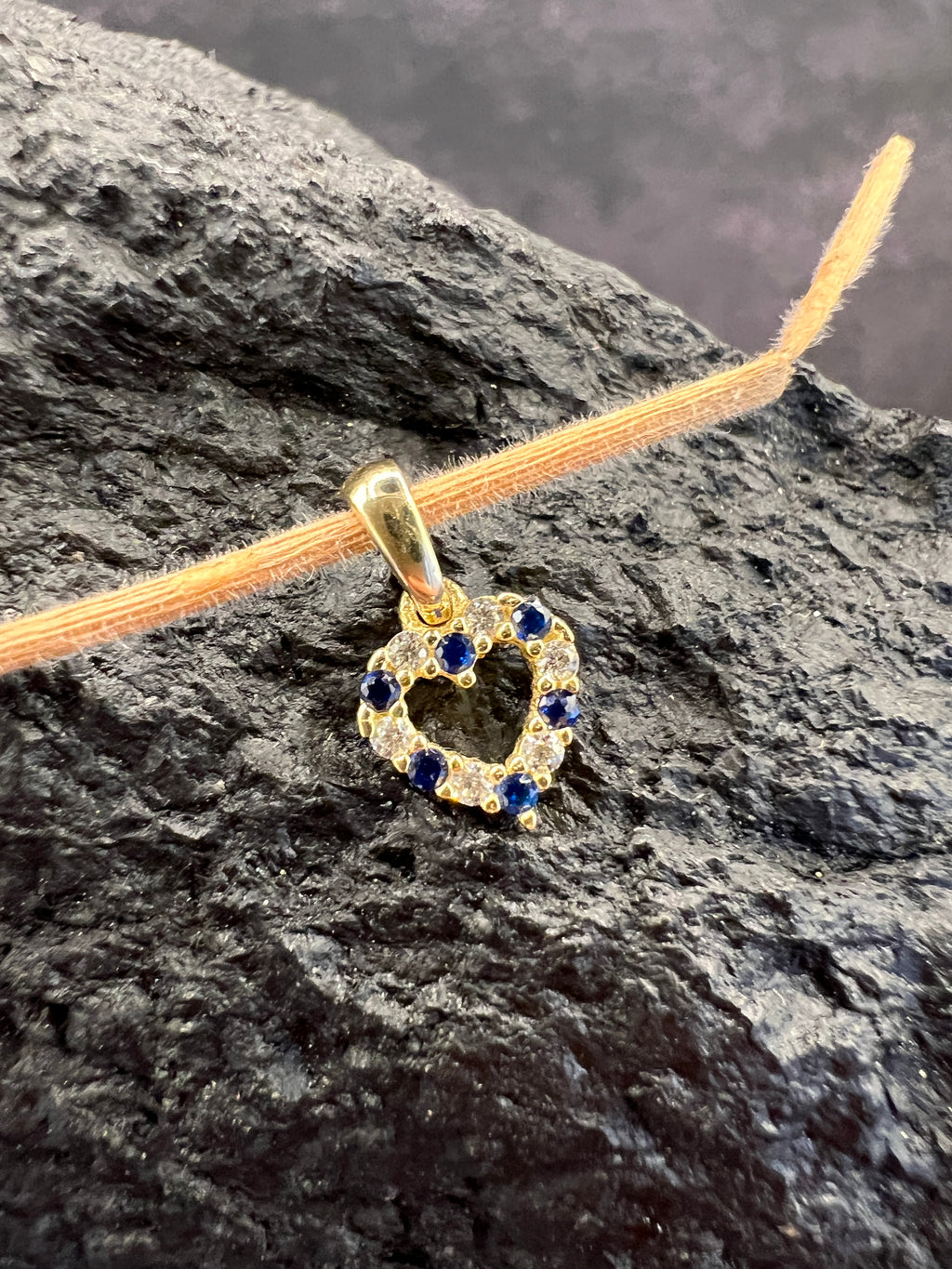 585 Gold · Anhänger · Herzanhänger · little Love · weiß/blaue Zirkonia