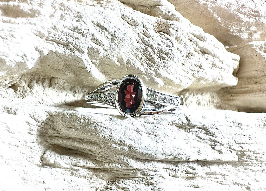 Luxus-Unikat Ring „Rotes Herz“ – Handgefertigt aus 585er Weißgold - UNIKAT