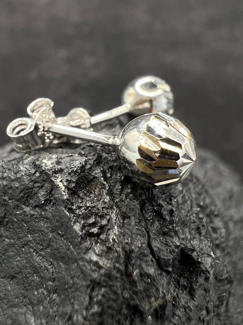 585 Weißgold · Kugeln · Sonnenschliff · Ohrstecker · unisex