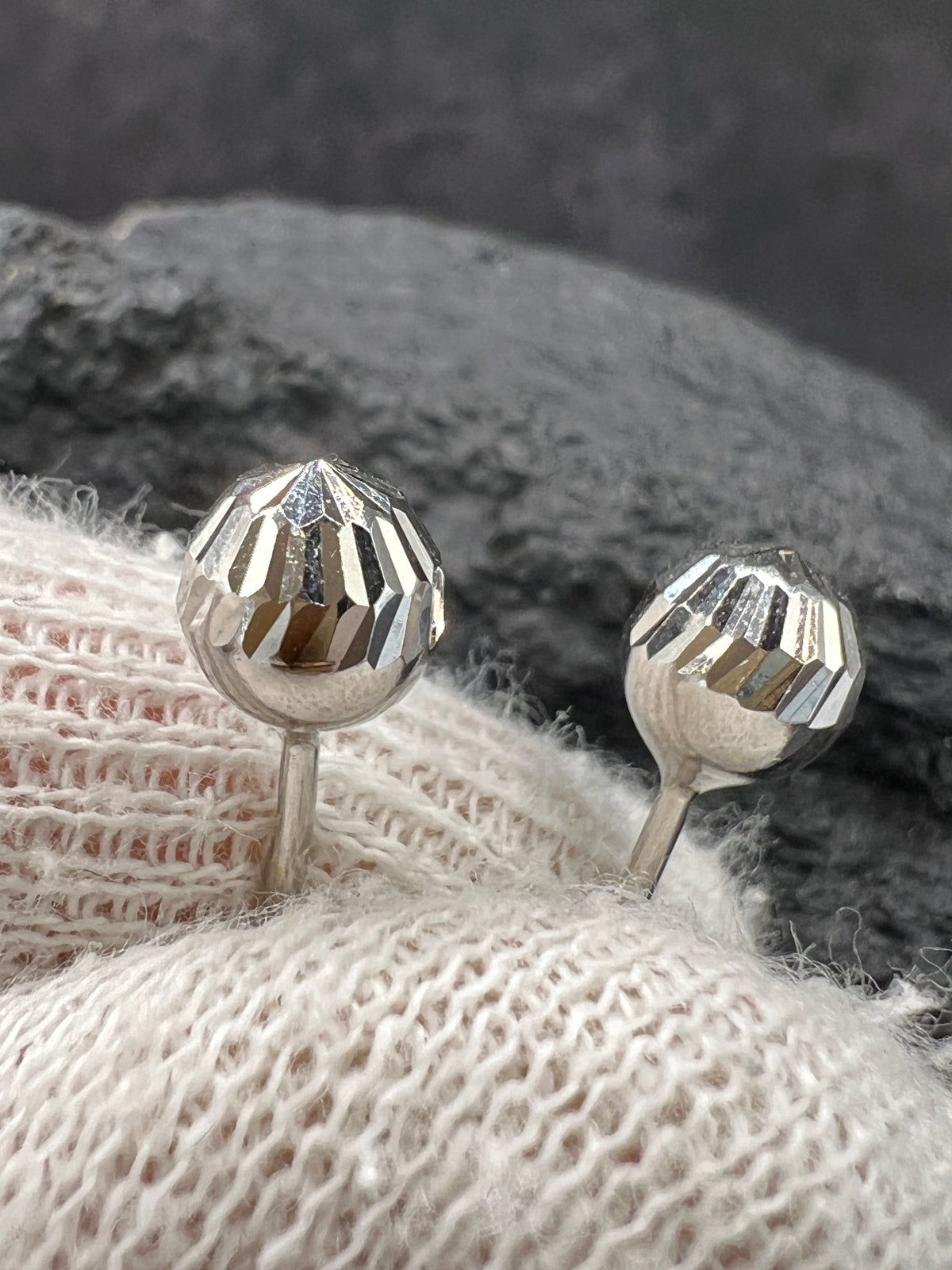 585 Weißgold · Kugeln · Sonnenschliff · Ohrstecker · unisex