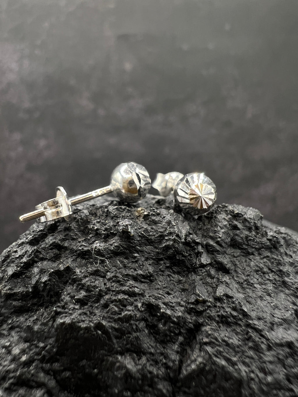 Ohrstecker 585 Weißgold · Kugeln · Sonnenschliff · unisex · 5 mm