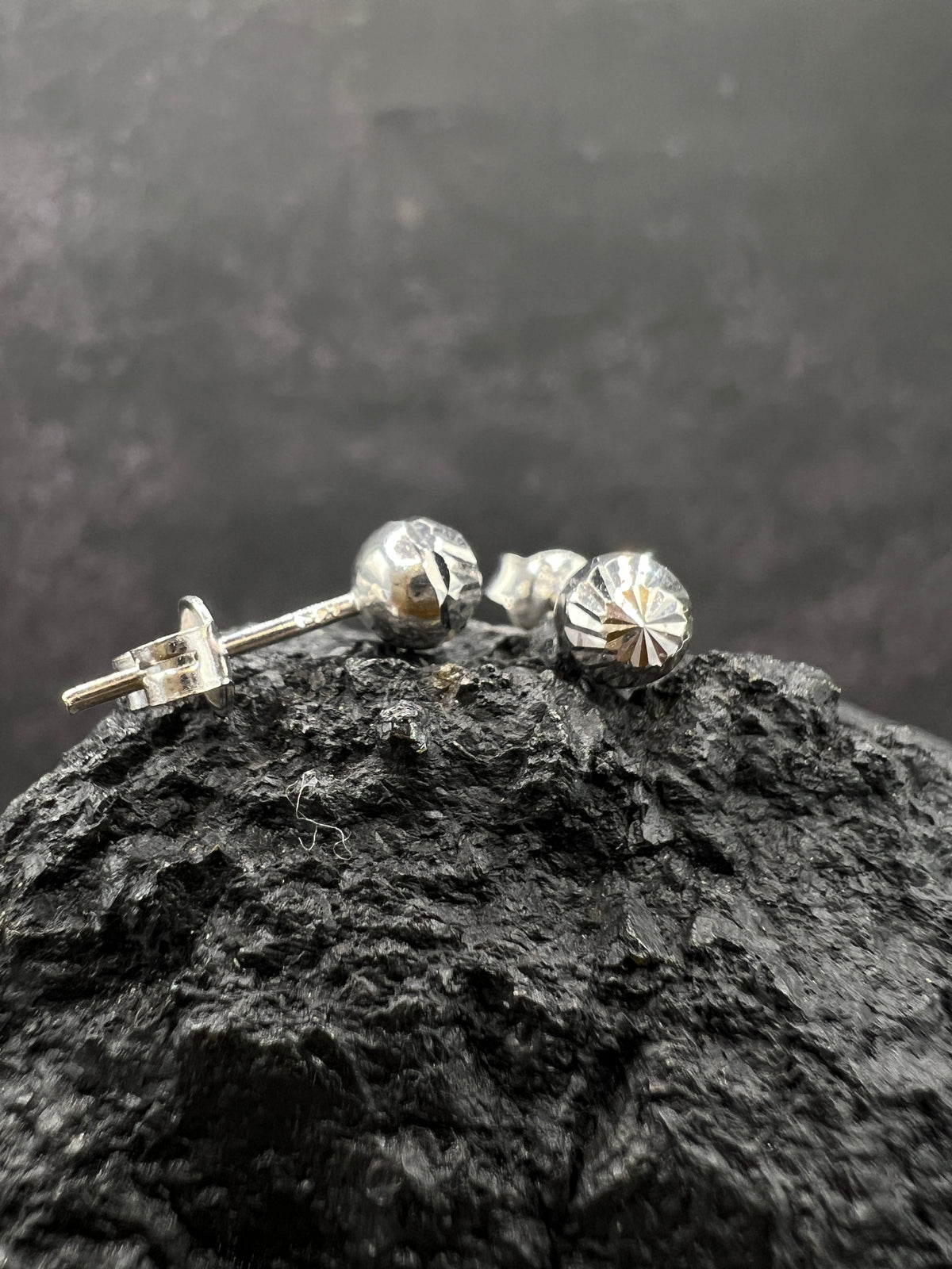 Ohrstecker 585 Weißgold · Kugeln · Sonnenschliff · unisex · 5 mm