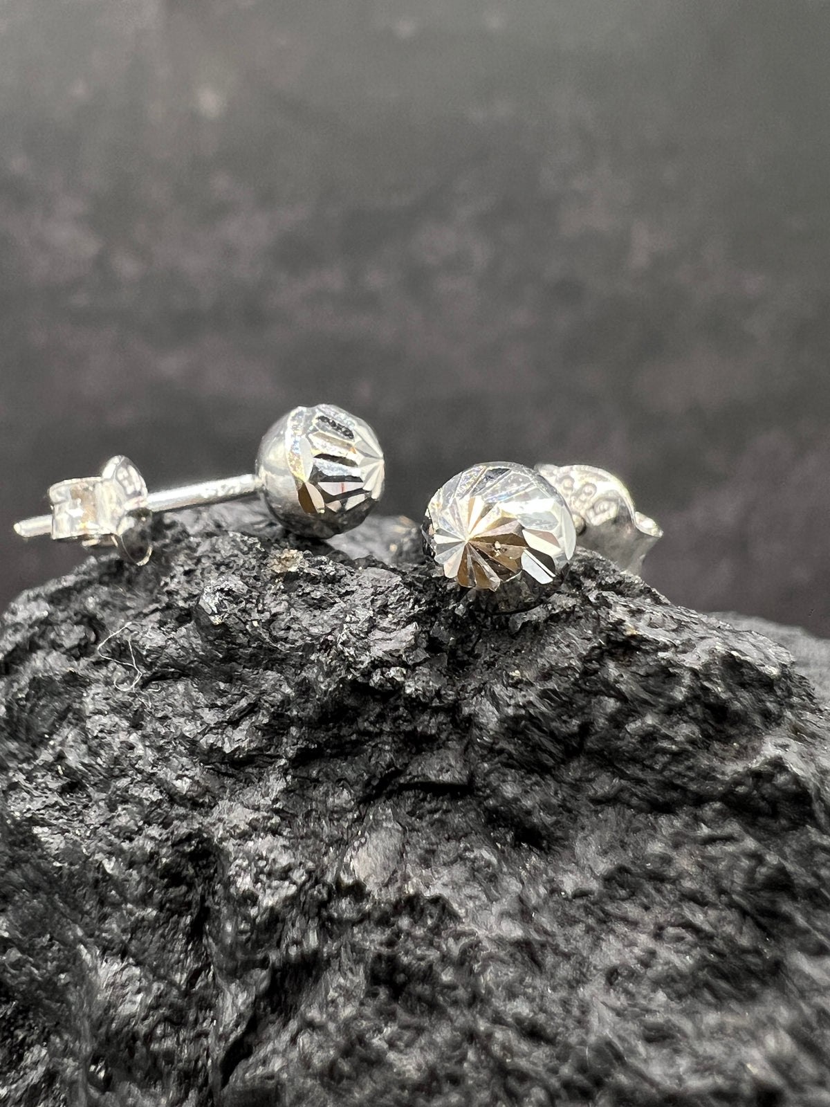 Ohrstecker 585 Weißgold · Kugeln · Sonnenschliff · unisex · 5 mm