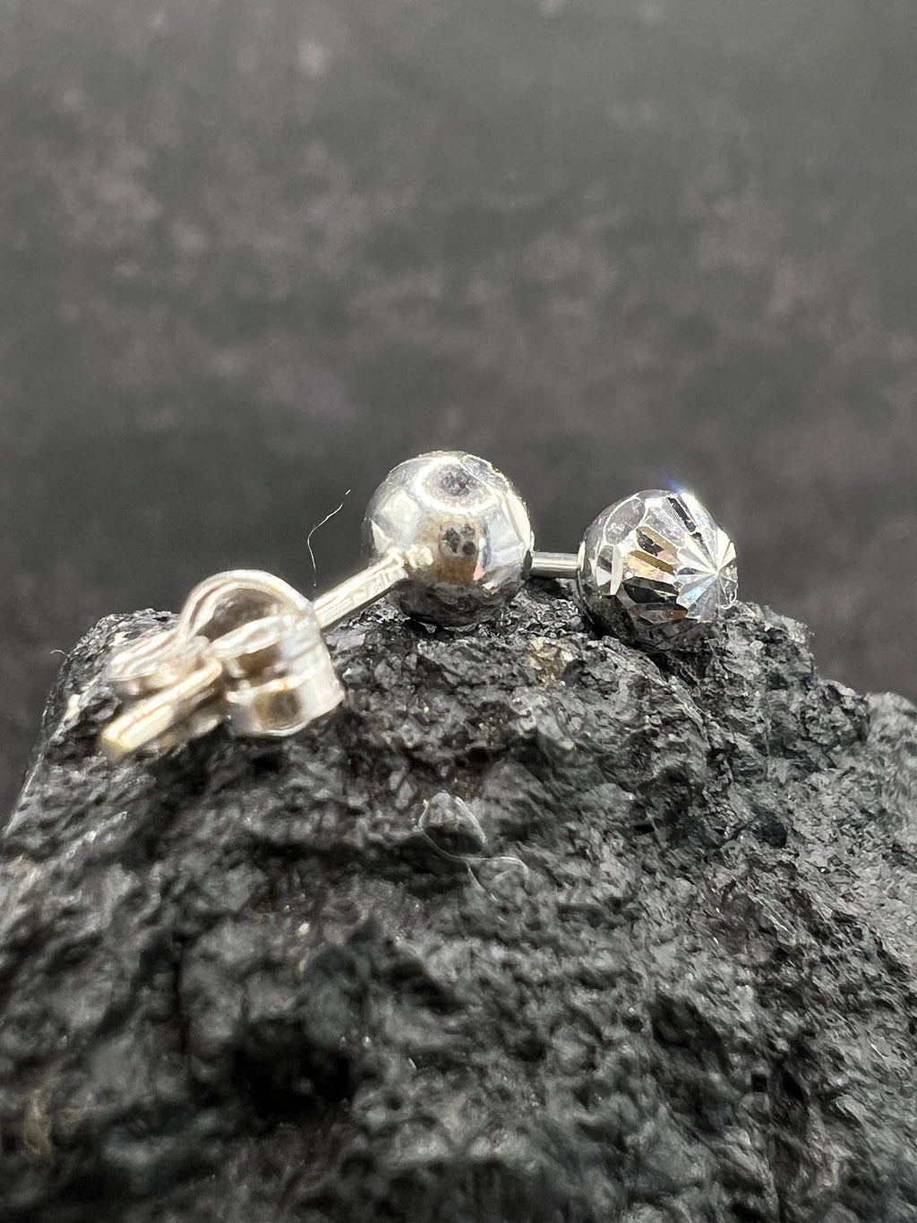 Ohrstecker 585 Weißgold · Kugeln · Sonnenschliff · unisex · 5 mm