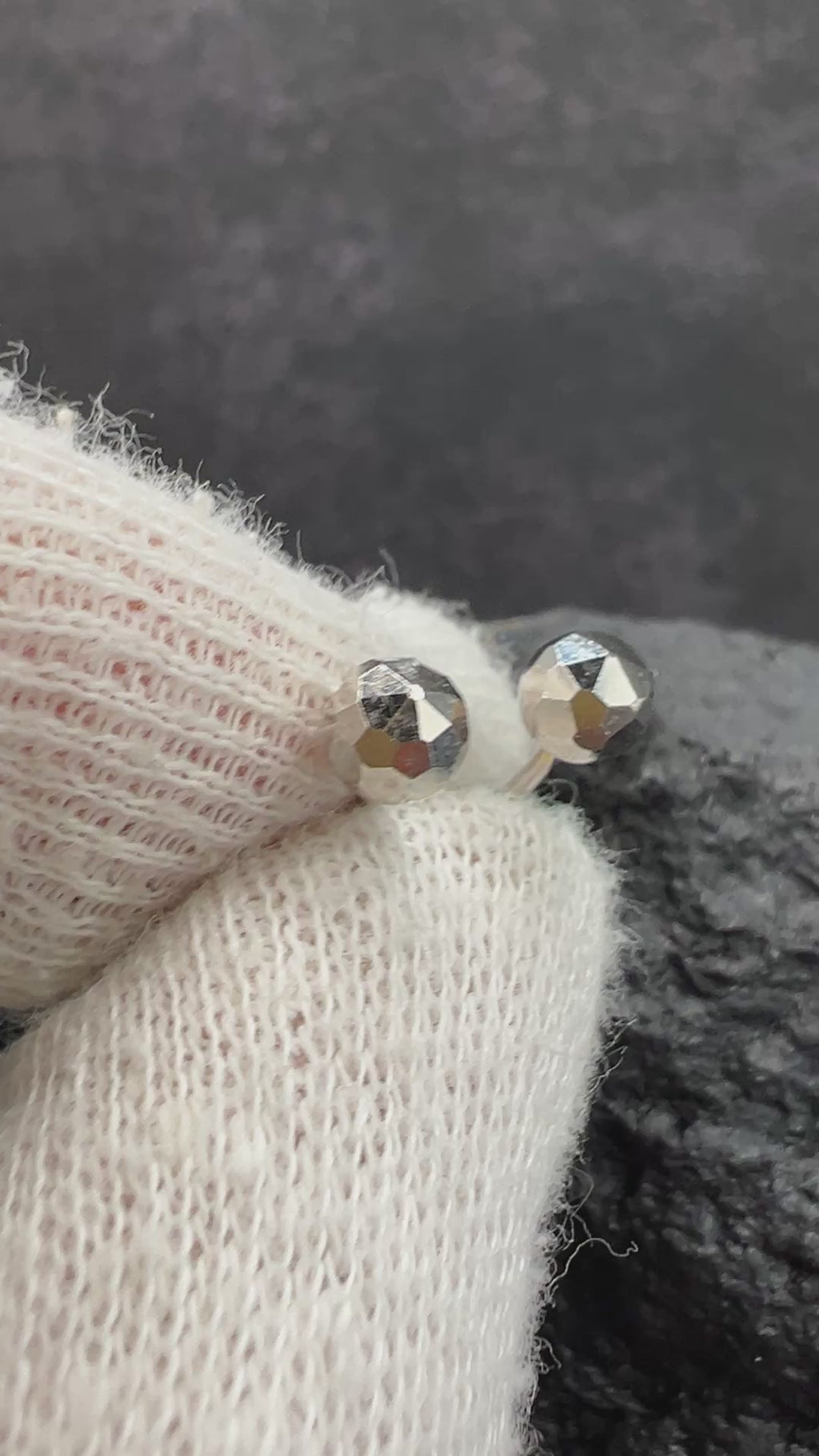 585 Weißgold · Kugeln · gehämmert · Ohrstecker · unisex