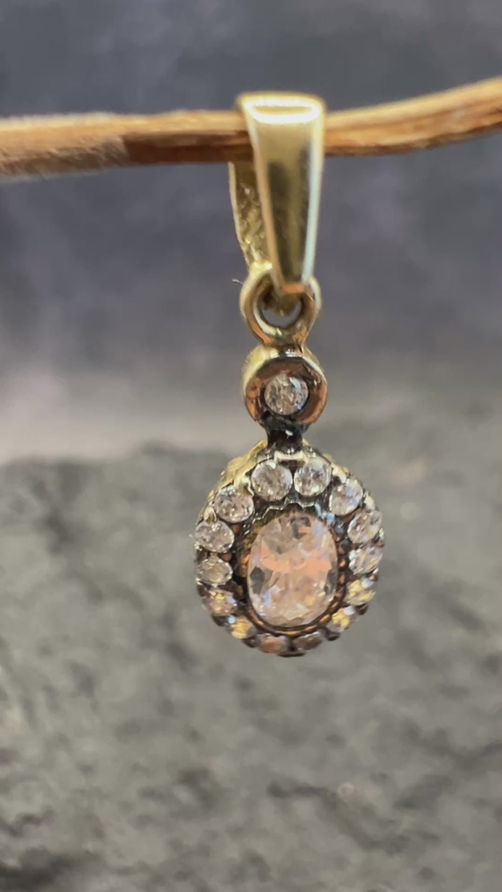 585 Gold Anhänger Vintage Flower Gelbgold • ovaler Zirkonia • 14 Karat