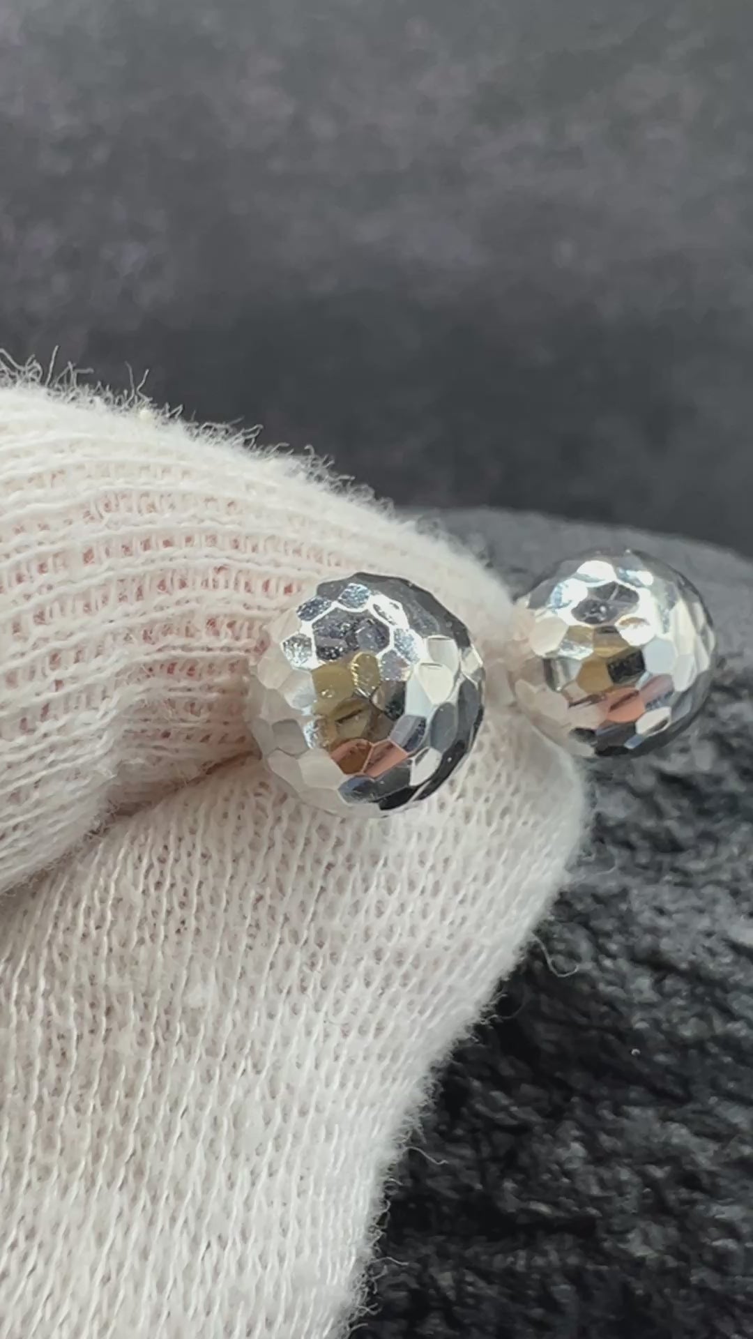 585 Weißgold · Kugeln · gehämmert · Ohrstecker · unisex
