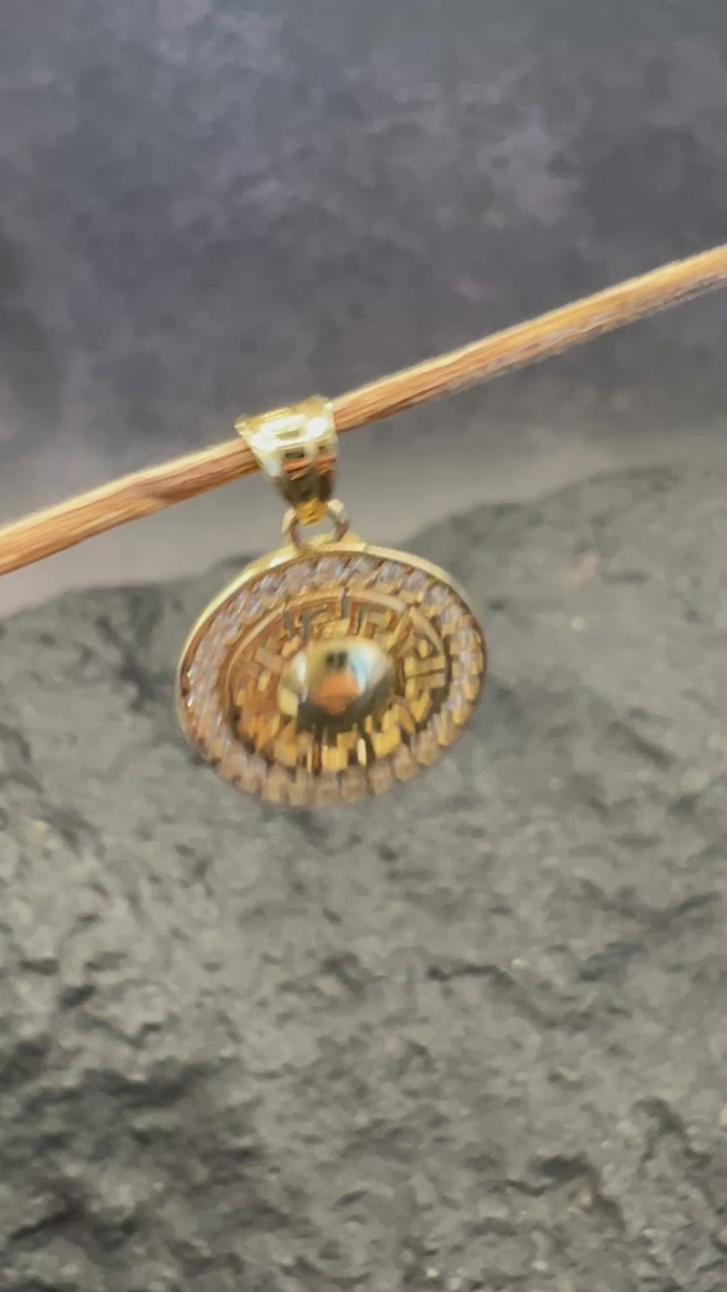 585 Gold Anhänger • Antik-Design mit Mäander-Muster • 14 Karat • weiße Zirkonia