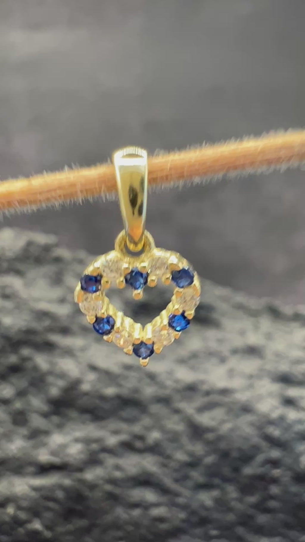 585 Gold · Anhänger · Herzanhänger · little Love · weiß/blaue Zirkonia