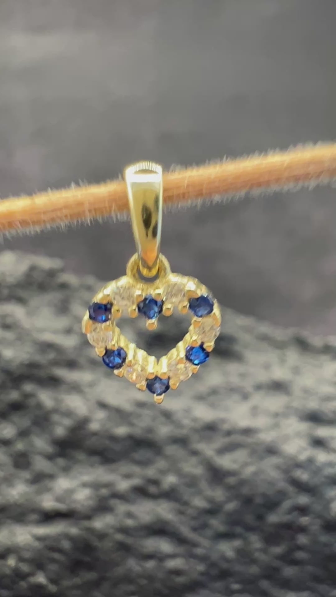 585 Gold · Anhänger · Herzanhänger · little Love · weiß/blaue Zirkonia