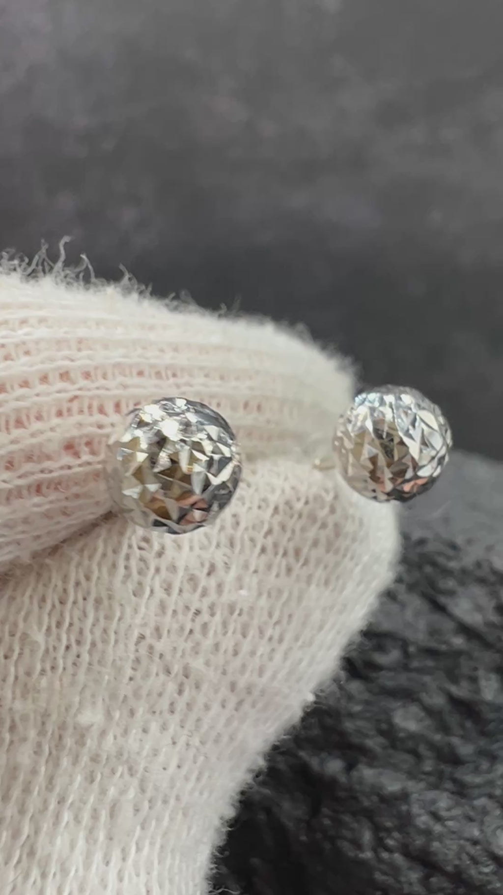 585 Weißgold · Kugeln · gehämmertes Muster · Ohrstecker · unisex